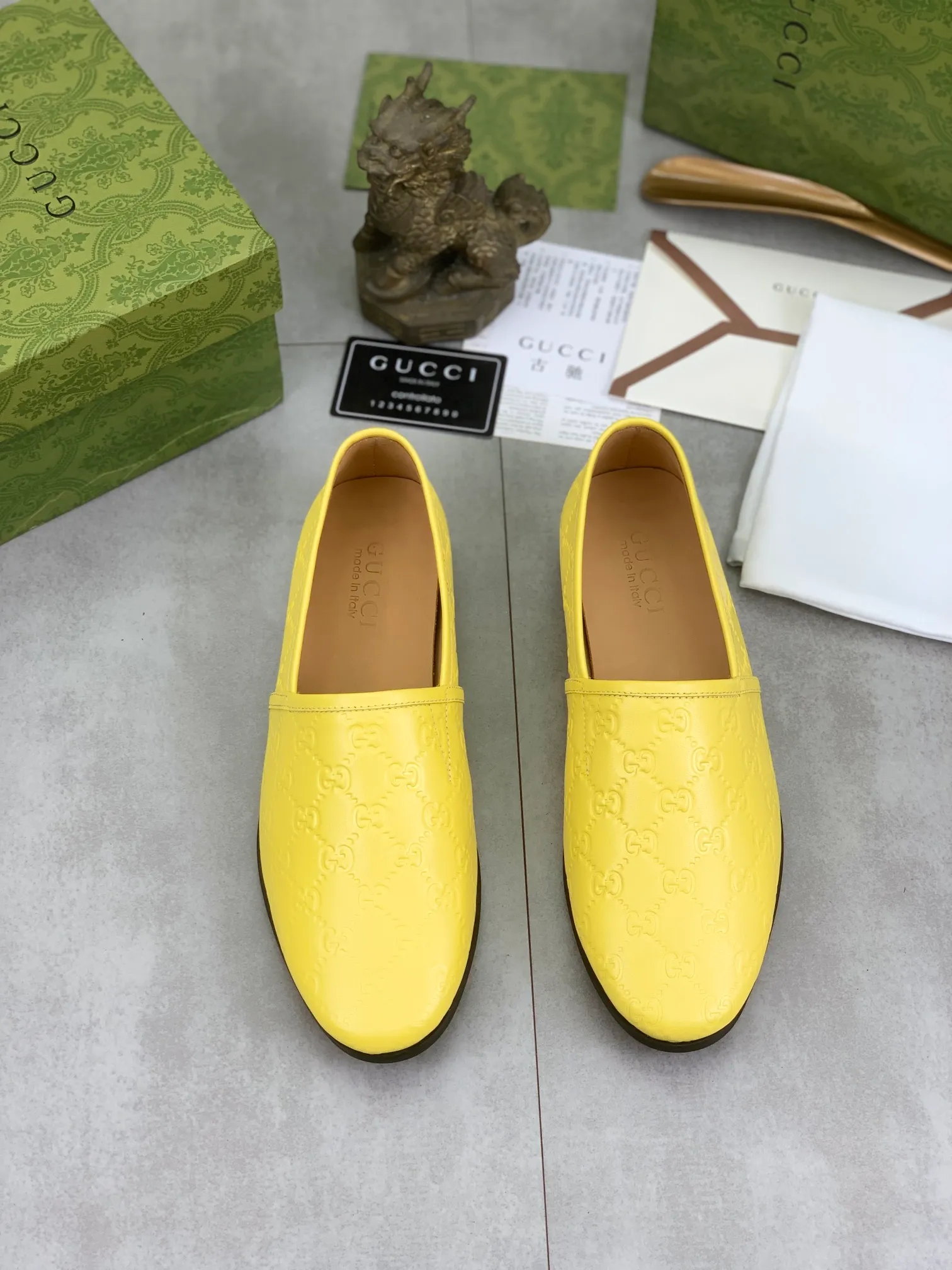 Men's Men's Shoes 💰P500💰【New Style】Water-dyed Niuli Gucci's most popular selection of lazy slip-on leather shoes (Gucci) official website latest Gucci lazy leather shoes, hot style 💥 simple and elegant style, exclusive for trendy men. Unique official website latest brand original double G embossing Elements 👑 Original Gucci decoration, fashionable and elegant, fabric original calfskin ✅ fully imported first-layer cowhide lining, official website designated wear-resistant, rubber business outsole, classic model taken at the counter in real life 🎬38-44 Various colors available